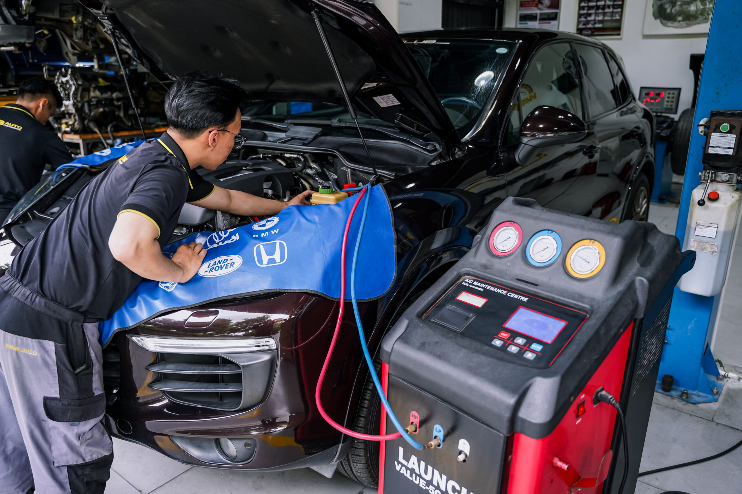 sua-chua-dieu-hoa-may-lanh-o-to-quan-7-nha-be-wab-auto-performance