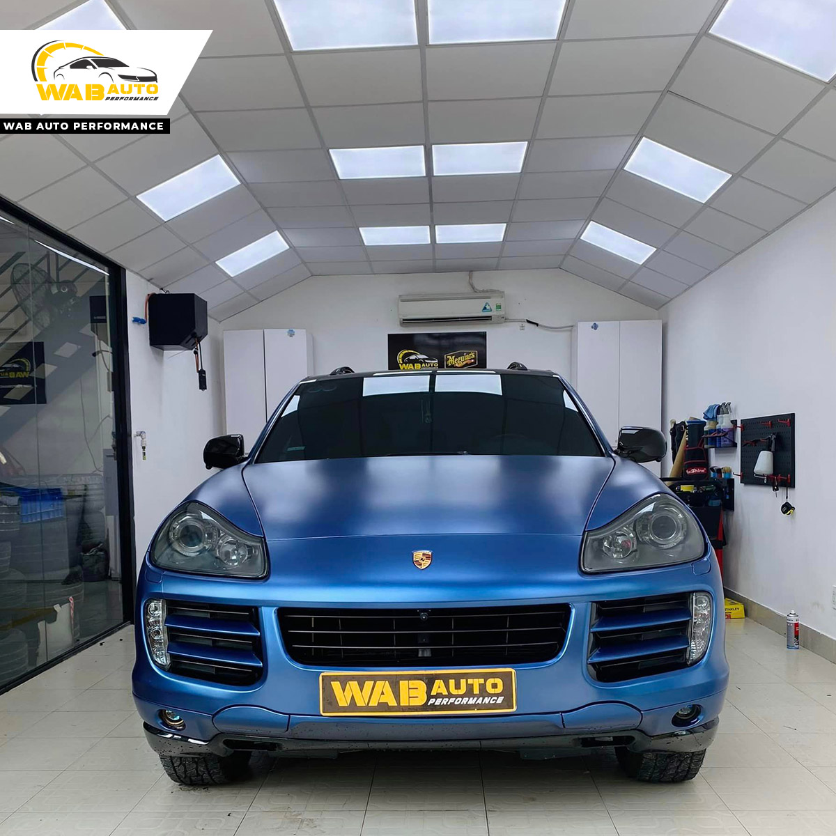 dich-vu-dan-decal-doi-mau-porsche-cayenne-wab-auto-performance