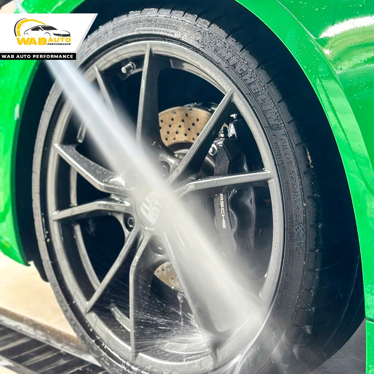 dich-vu-ve-sinh-mam-lop-xe-porsche-wab-auto-performance
