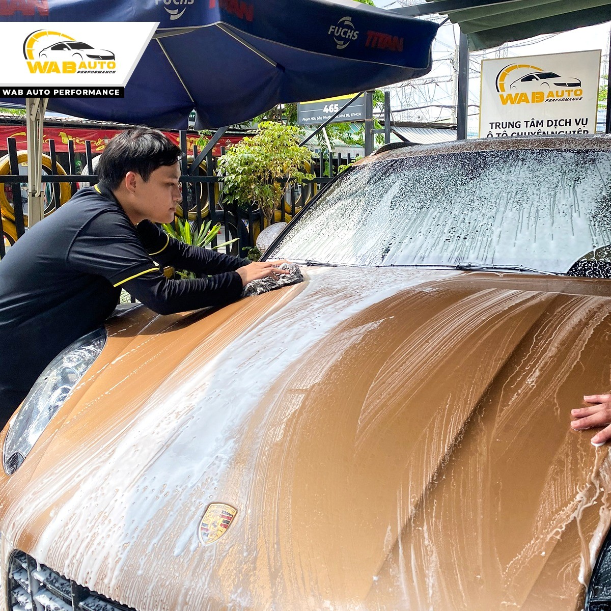 thuc-hien-dich-vu-tay-bui-son-nhua-duong-xe-o-to-wab-auto-performance