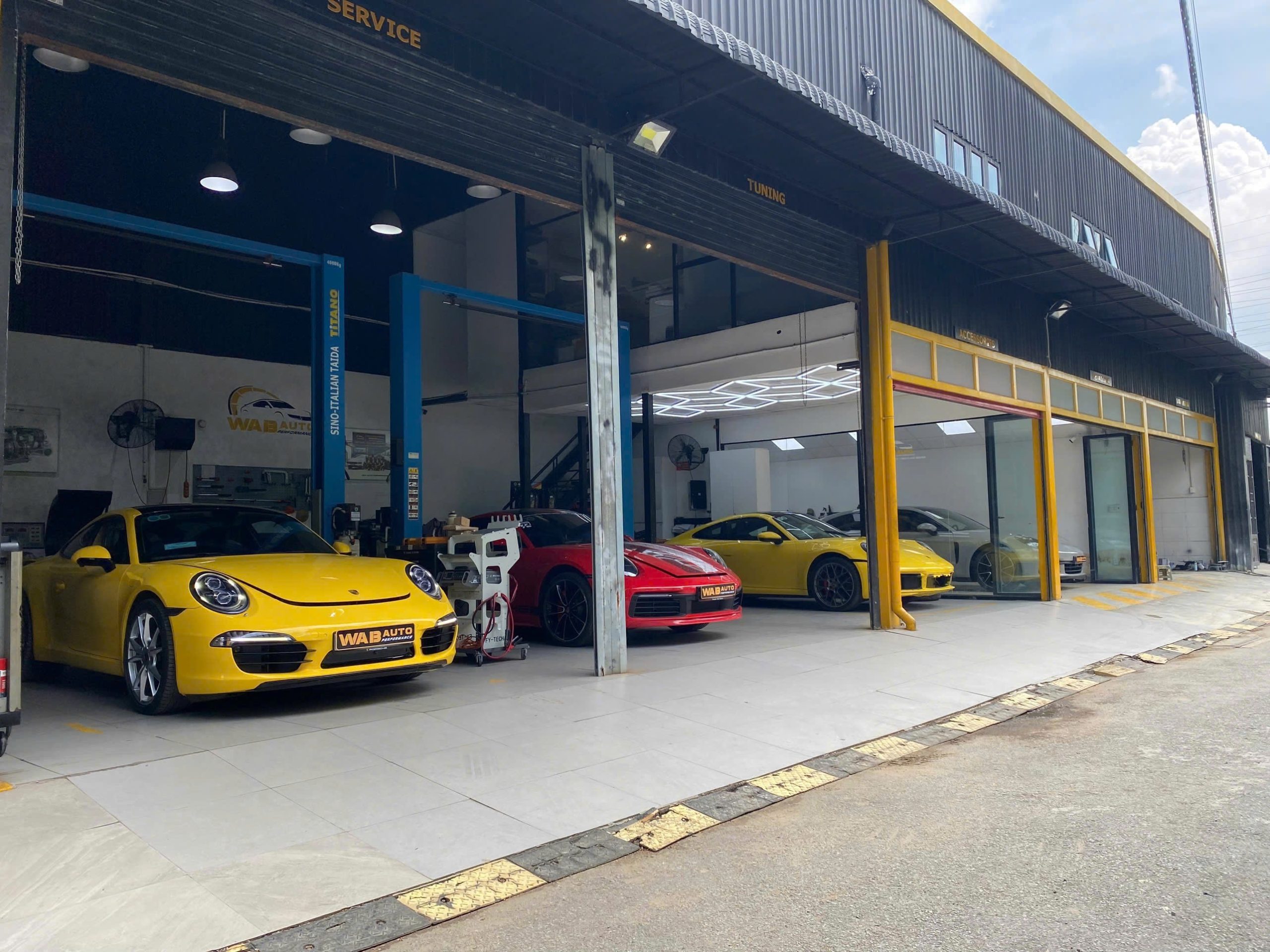 Trung Tâm Dịch Vụ Ô Tô Chuyên Nghiệp Và Làm Đẹp Xe Toàn Diện Wab Auto Performance