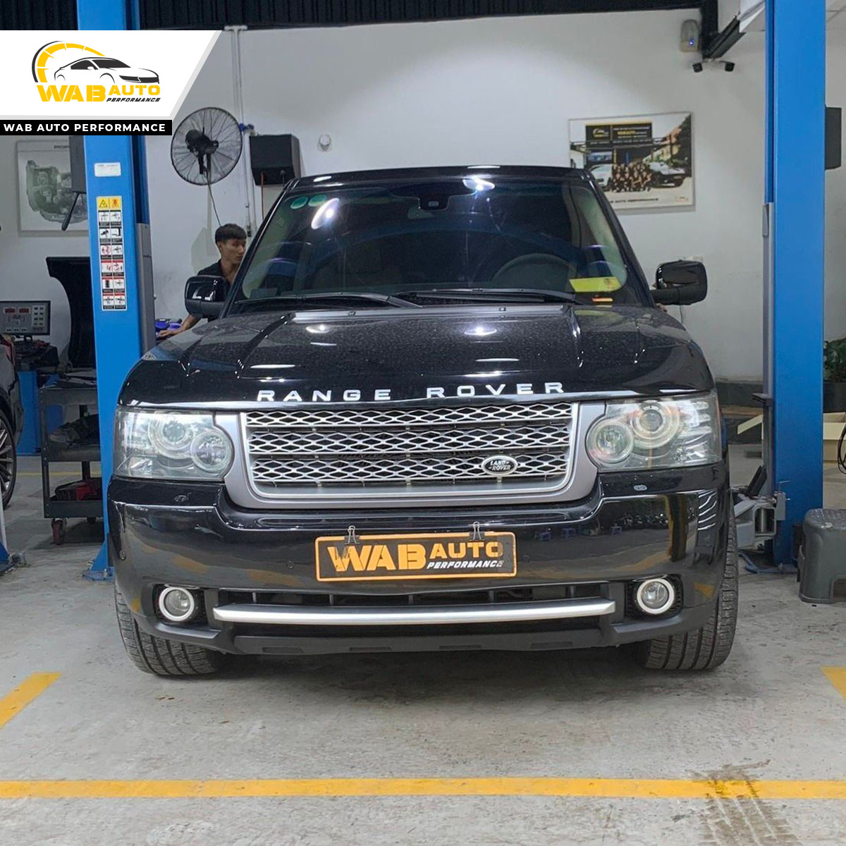 xe-range-rover-bi-nghieng-ve-mot-ben-wab-auto-performance