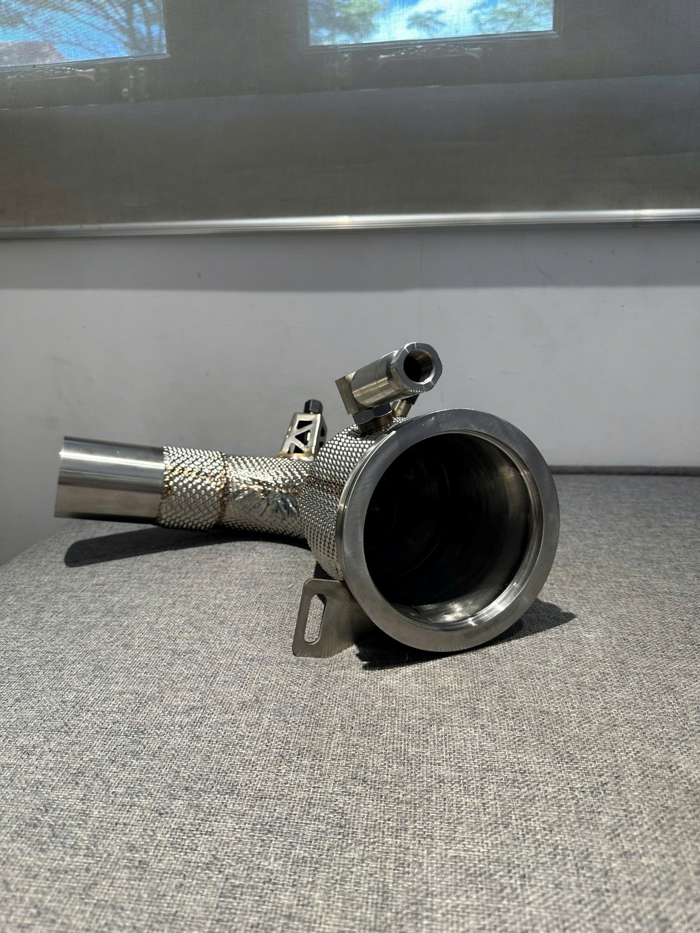 Sản phẩm downpipe Mach 5 zero cell cho đời xe Porsche 911 – 992, phù hợp với các dòng xe Porsche 911 từ đời cuối 2019 đến đầu năm 2024.