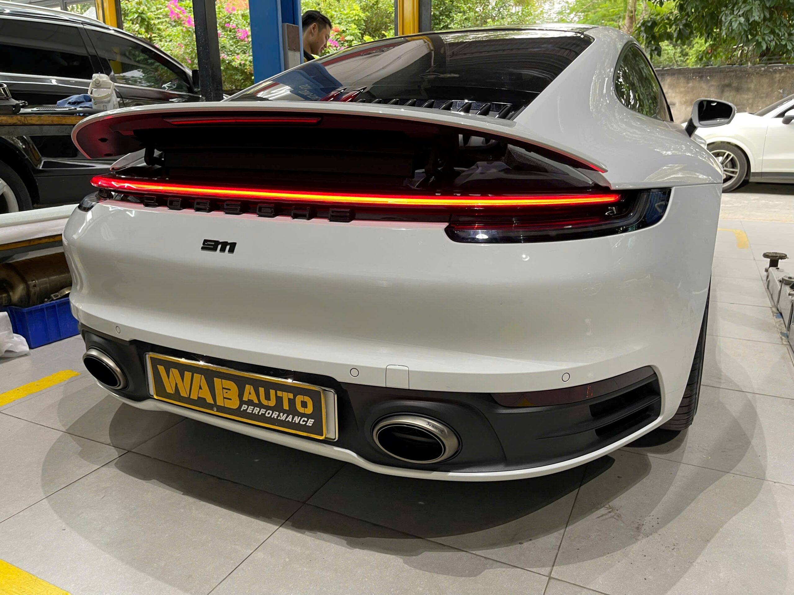 Một Số Hình Ảnh Trước Và Sau Khi Nâng Cấp Pô Akrapovic Cho Porsche 911