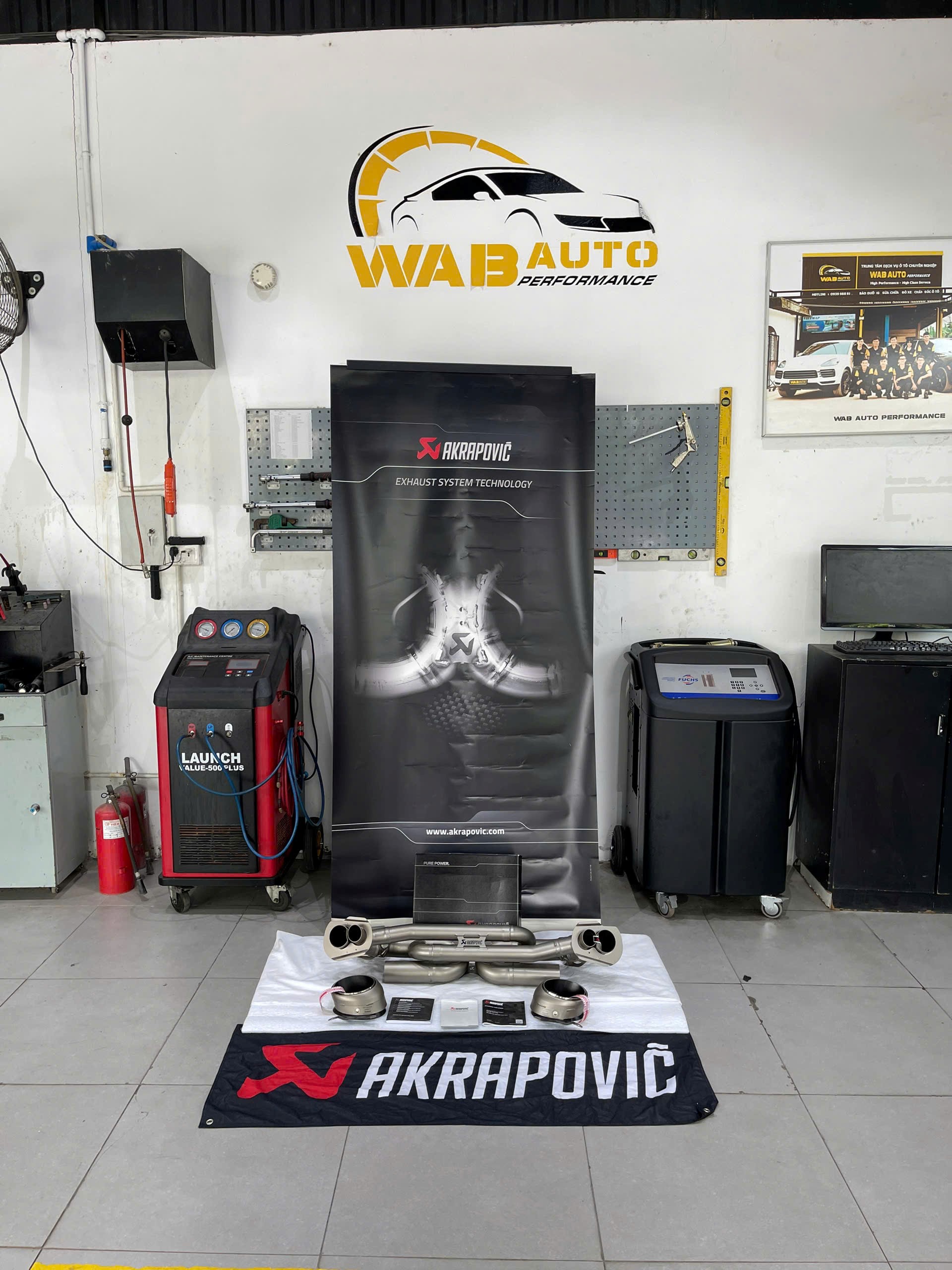 Sản phẩm Pô thể thao Akrapovic cho đời xe Porsche 911 – 992, phù hợp với các dòng xe Porsche 911 từ đời cuối 2019 đến đầu năm 2024