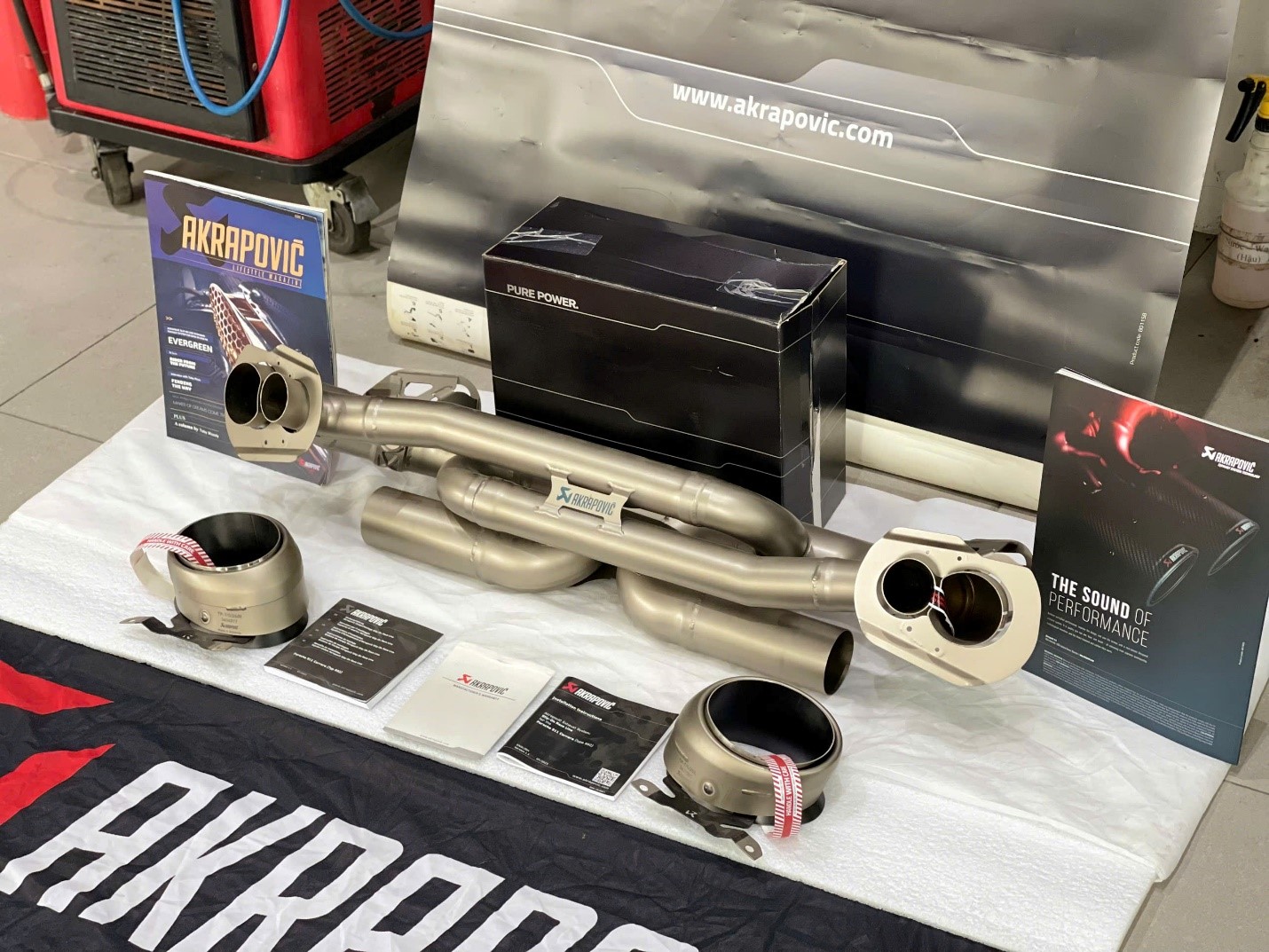 Sản phẩm Pô thể thao Akrapovic cho đời xe Porsche 911 – 992, phù hợp với các dòng xe Porsche 911 từ đời cuối 2019 đến đầu năm 2024
