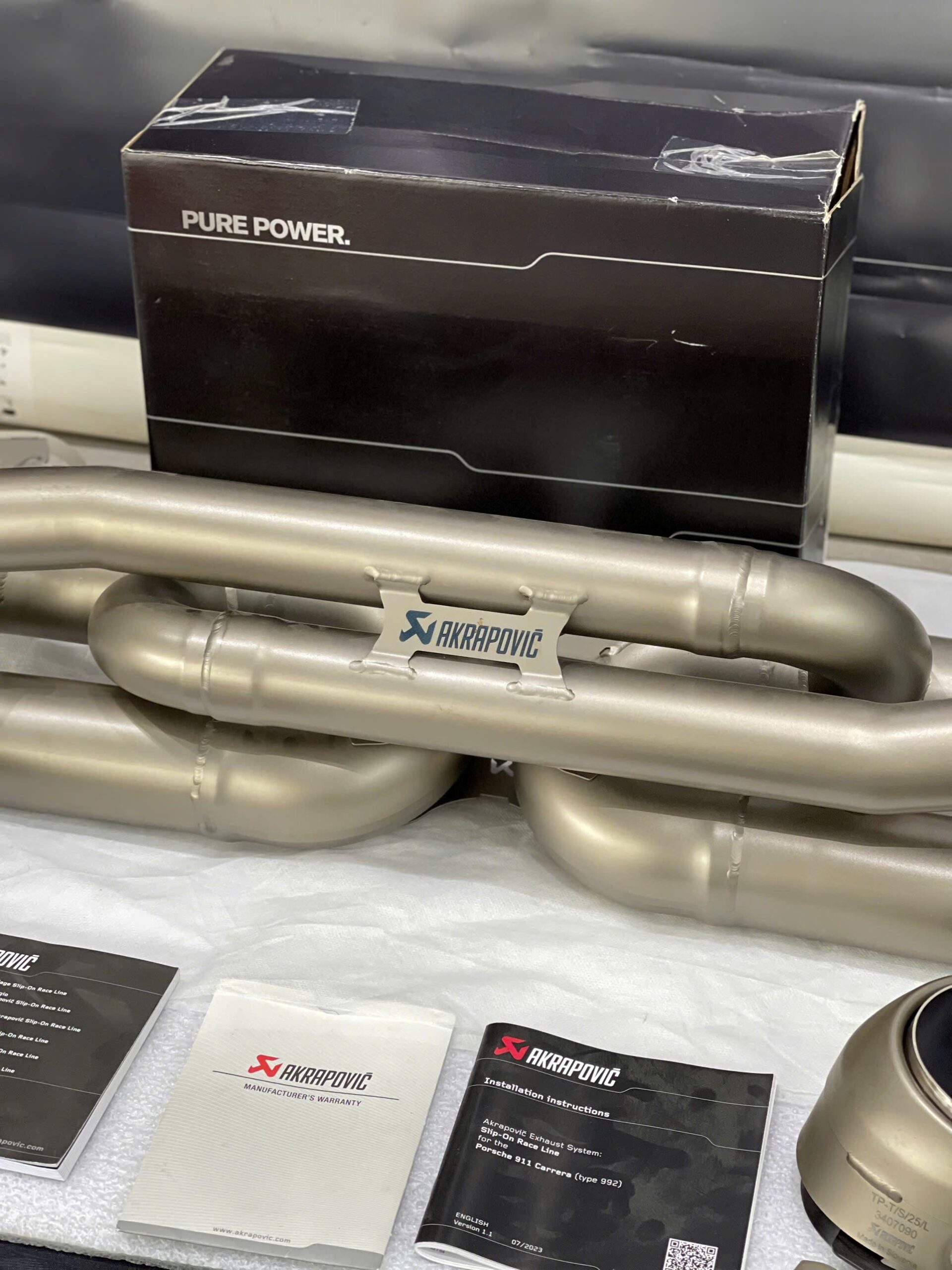 Sản phẩm Pô thể thao Akrapovic cho đời xe Porsche 911 – 992, phù hợp với các dòng xe Porsche 911 từ đời cuối 2019 đến đầu năm 2024