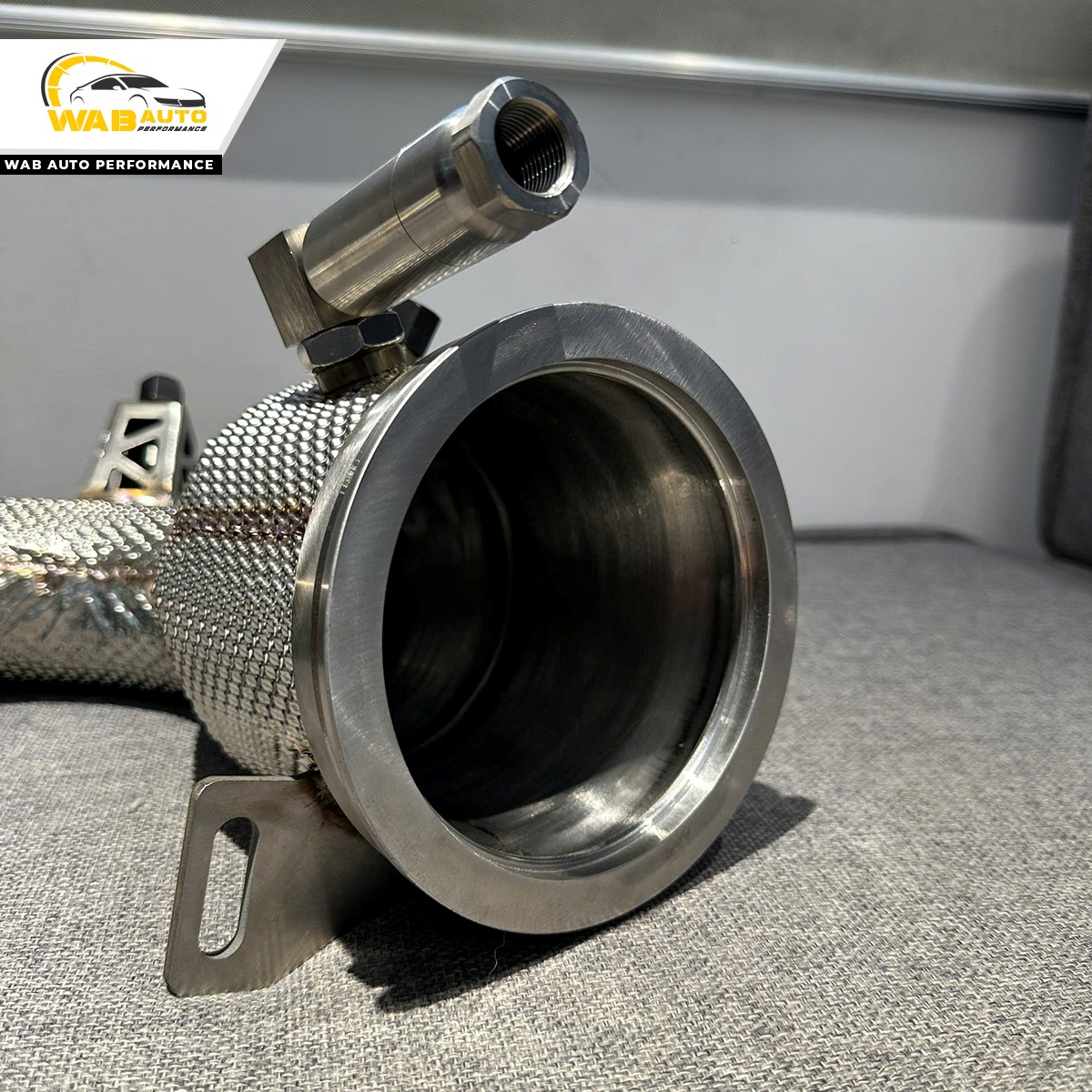 Đây là dòng sản phẩm downpipe Mach 5 Zero Cell, dòng downpipe không có bộ chuyển đổi xúc tác (bầu catalyst), vì thế cần phẩn sử dùng thêm bộ kit giả lập tín hiệu cảm biến oxy.
