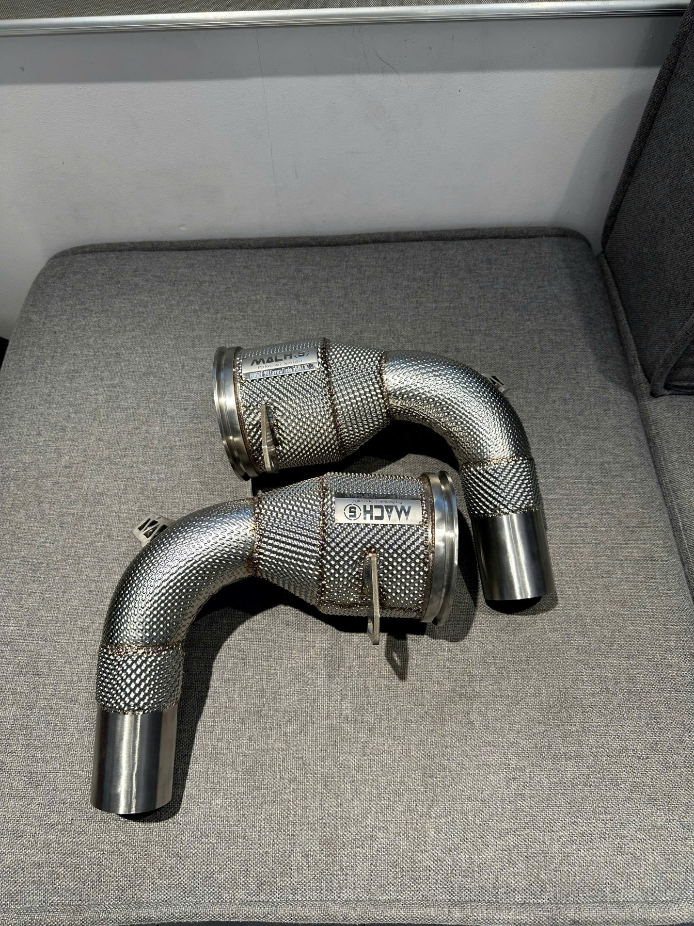 Sản phẩm downpipe Mach 5 zero cell cho đời xe Porsche 911 – 992, phù hợp với các dòng xe Porsche 911 từ đời cuối 2019 đến đầu năm 2024