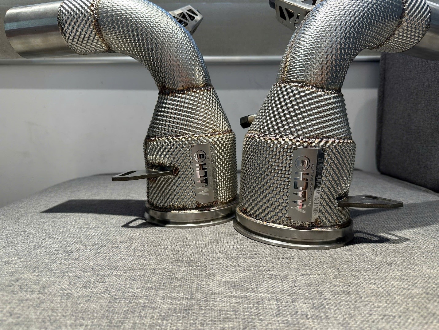 Sản phẩm downpipe Mach 5 zero cell cho đời xe Porsche 911 – 992, phù hợp với các dòng xe Porsche 911 từ đời cuối 2019 đến đầu năm 2024