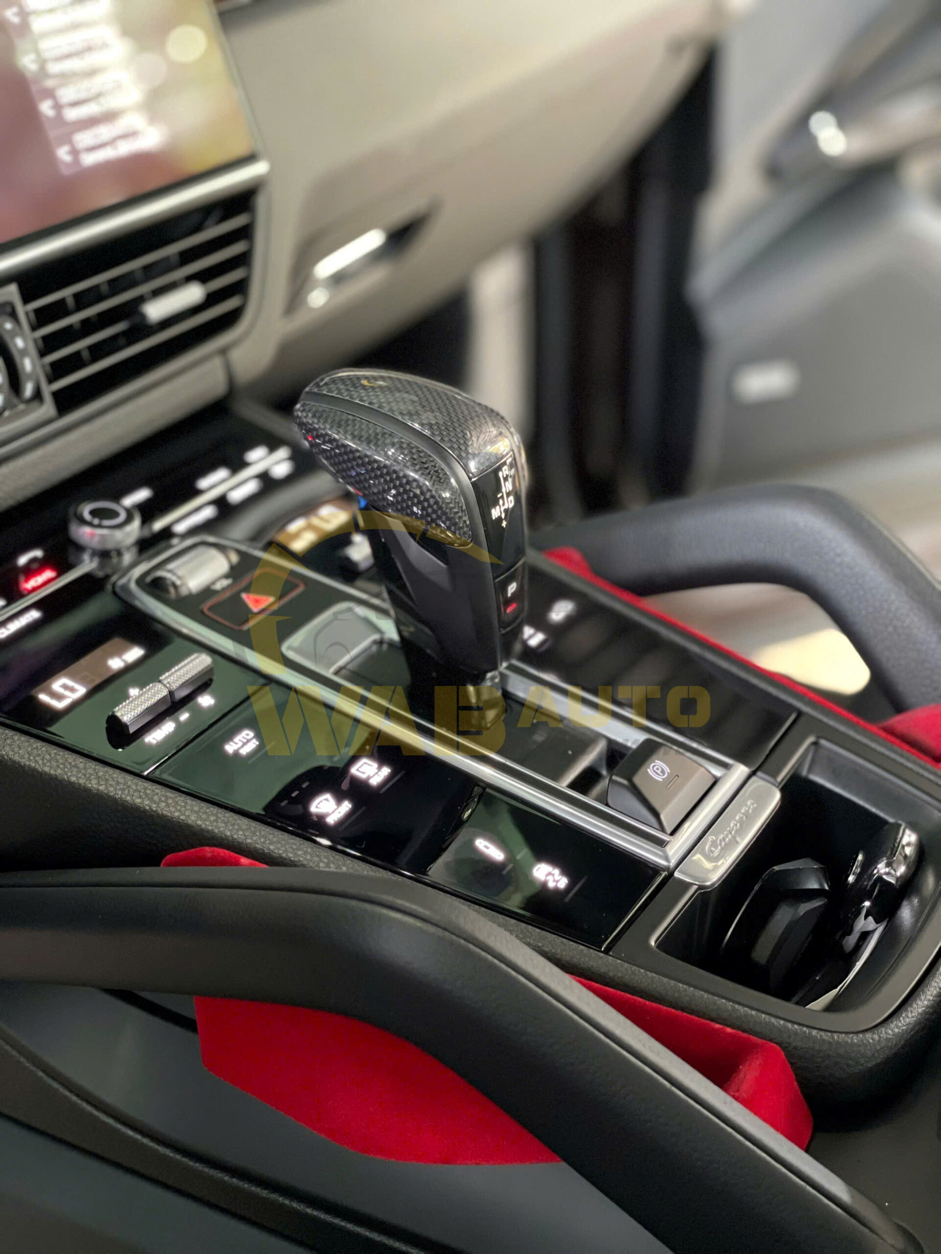 Lắp Đặt Mẫu Cần Số Carbon Thể Thao Porsche Cayenne 2021 tại WAB Auto