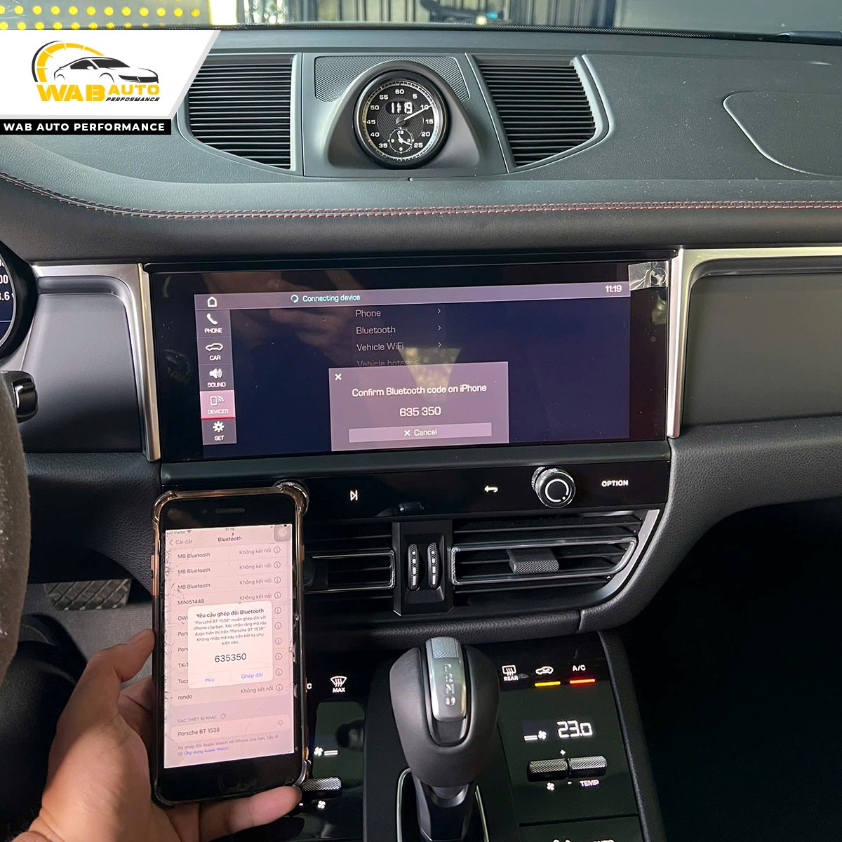 Porsche Macan 2024 nâng cấp màn hình Apple carplay full screen và kết nối không dây