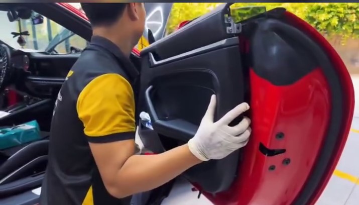 Quy Trình Nâng Cấp Option Gập Gương Cho Porsche 911 – 992