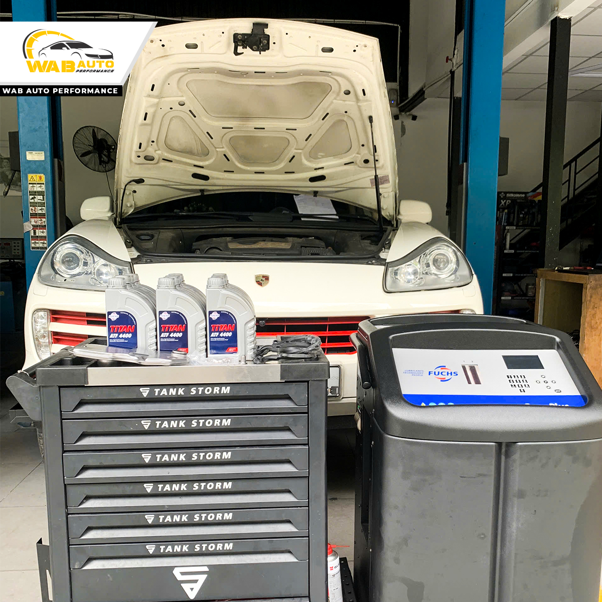 dich-vu-thay-nhot-hop-so-tuan-hoan-porsche-cayenne-wab-auto-performance