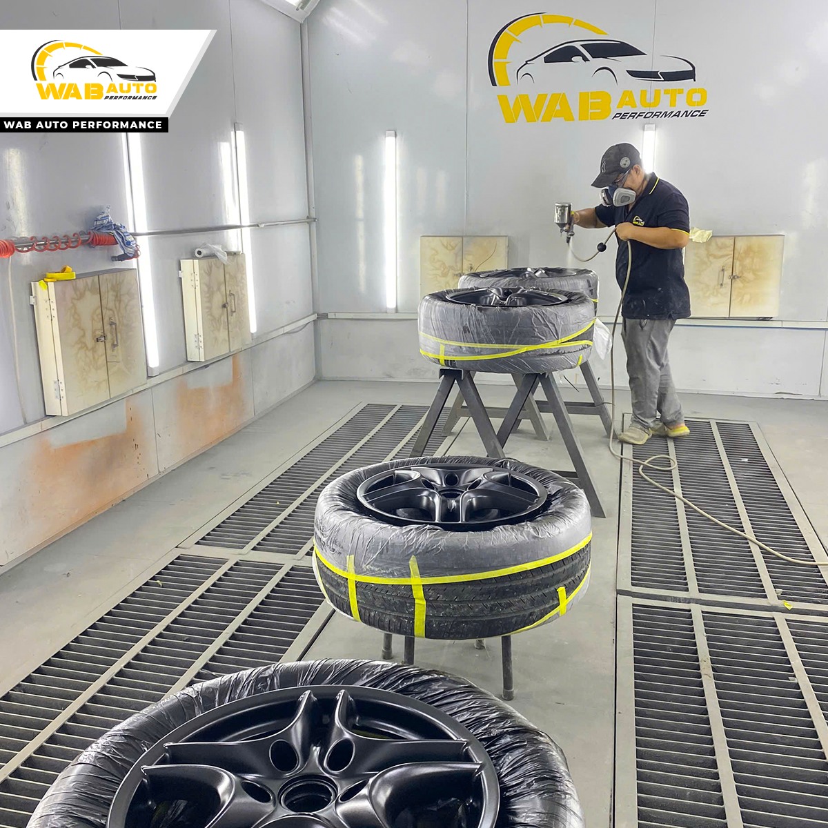 ky-thuat-vien-thuc-hien-dich-vu-son-mam-xe-o-to-wab-auto-performance
