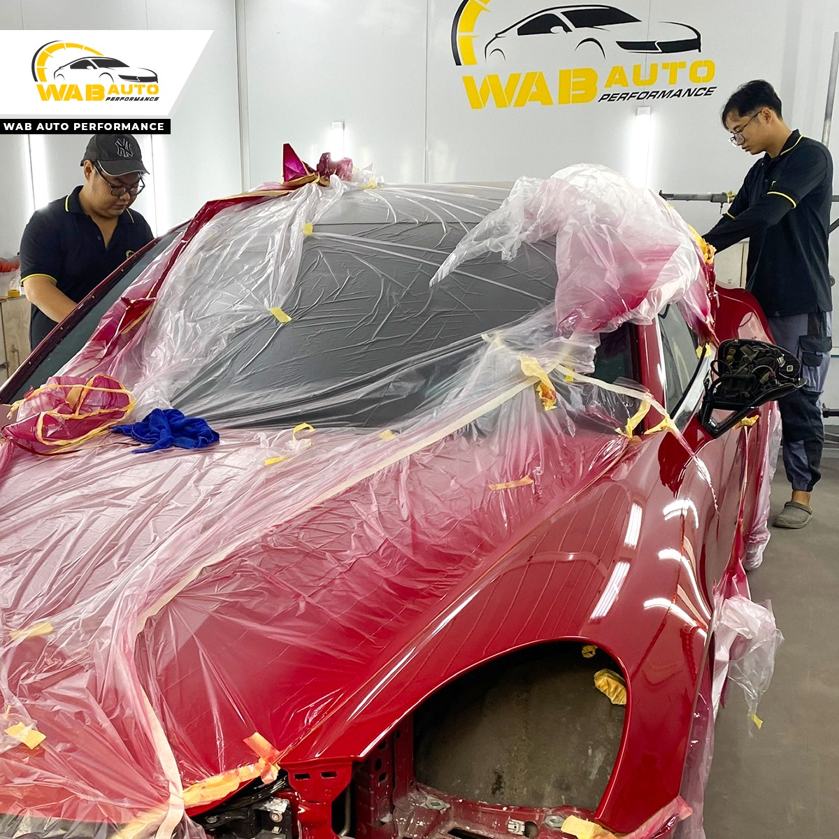 ky-thuat-vien-thuc-hien-dong-son-than-xe-o-to-wab-auto-performance