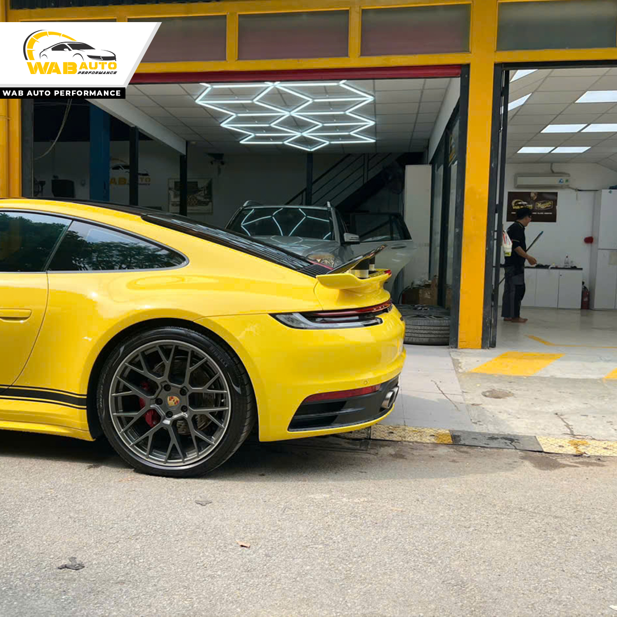 ình ảnh thực tế nâng cấp đuôi gió mẫu Porsche 911 Carrera S Coupe 992-1 2020