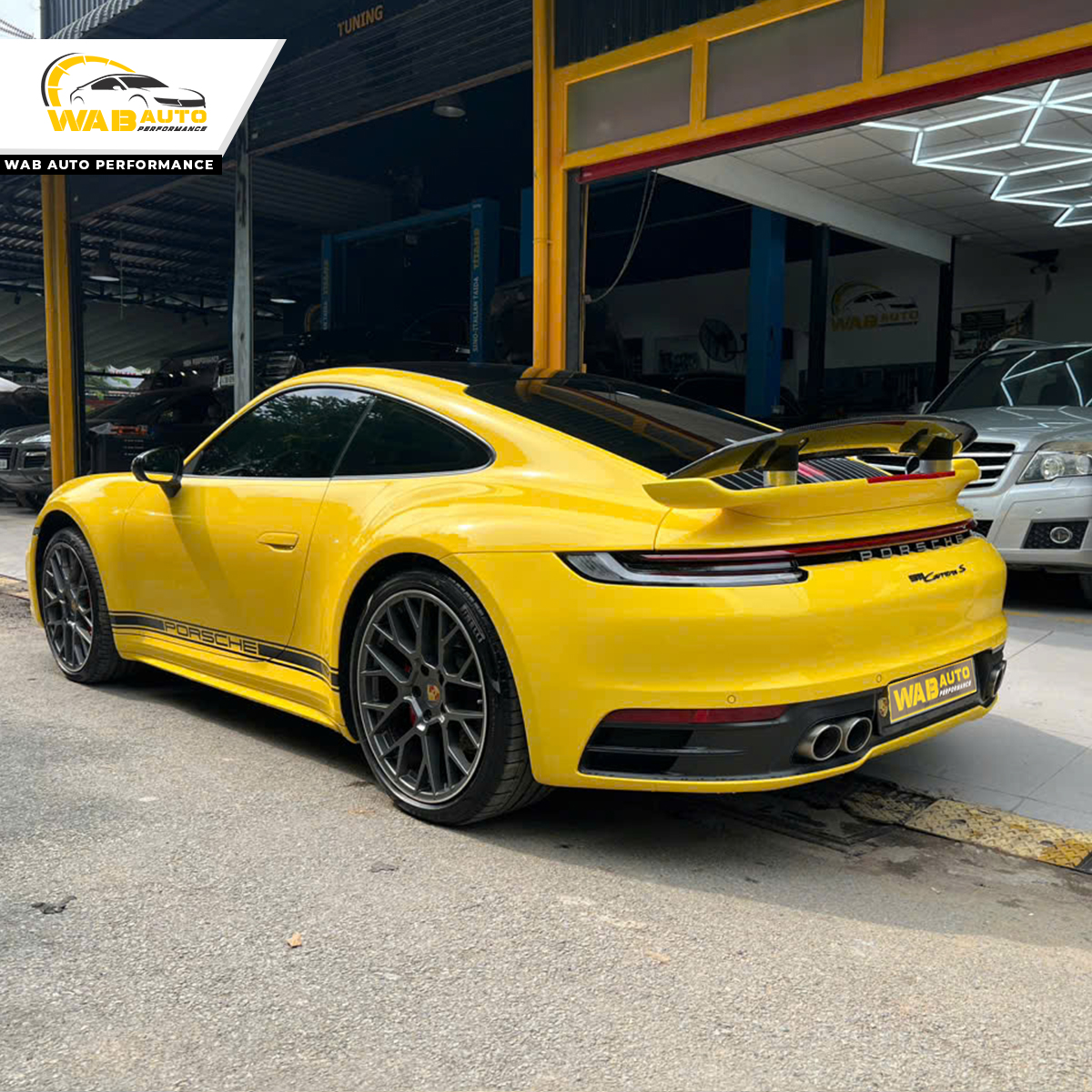 ình ảnh thực tế nâng cấp đuôi gió mẫu Porsche 911 Carrera S Coupe 992-1 2020