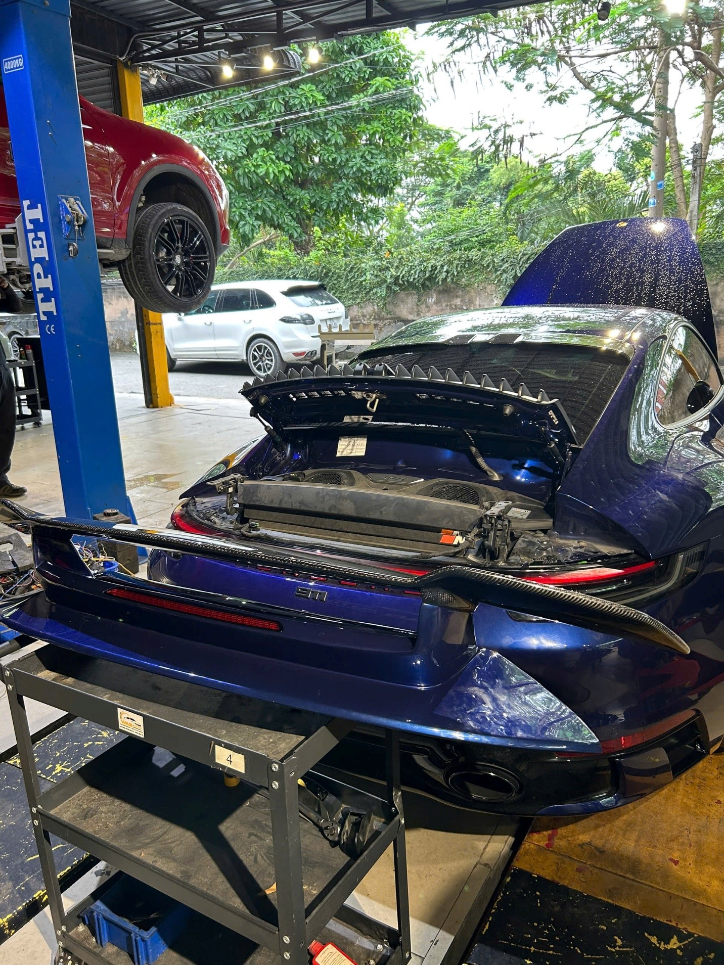 Quy Trình Lắp Đặt Đuôi Gió Porsche 911 Phiên Bản Aerokit