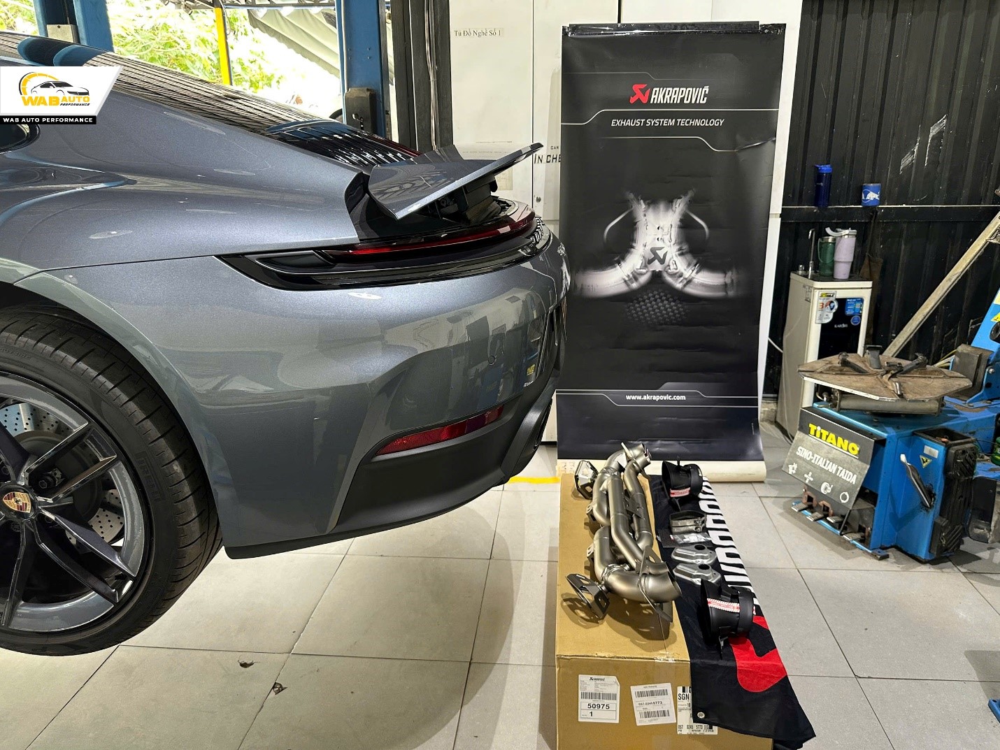 porsche-911-992.2-2025-nang-cap-po-the-thao-akrapovic-wab-17