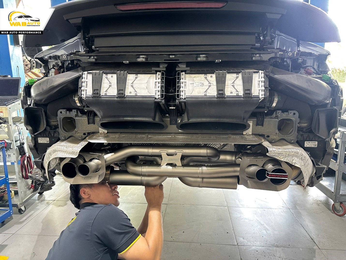 porsche-911-992.2-2025-nang-cap-po-the-thao-akrapovic-wab-24